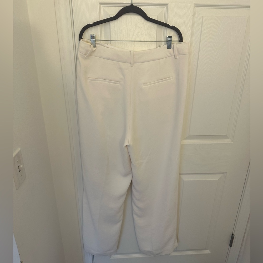 Aritzia Effortless Pant- Light Birch - Picture 3 of 4
